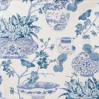Blumen und Amphoren im Chinoiserie-Stil in Porzellanblau