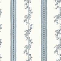 Tapete DROTTNINGHOLM BLUE, eine Kombination aus Blumen- und Streifentapete mit historischen Vorbildern