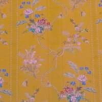 Detailansicht des Stoffes LENORA, Farbton OCHRE (bestickter Webstoff mit floralen Motiven)