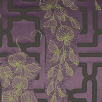 Detailansicht des Stoffes MAJA, Farbton GOLD ON VIOLET (florales und geometrisches Jugendstilmuster)