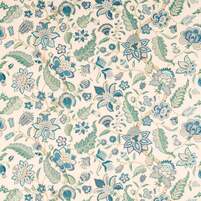 Detailansicht des floralen Stoffes NEWNHAM COURTNEY, Farbtonkombination EUCALYPTUS/CADET BLUE, bei ARTE FRESCA