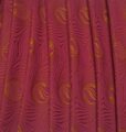 Faltenwurf des Stoffes PAON ORANGE ON RED als Vorhangstoff