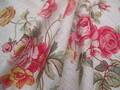 Faltenwurf des englischen Rosenstoffes PHILIPPA PINK