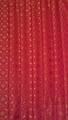 Faltenwurf des Stoffes SAN FELICE RED ON GOLD (als Vorhangstoff)