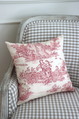 Dekokissen mit romantischen Toile de Jouy-Motiv